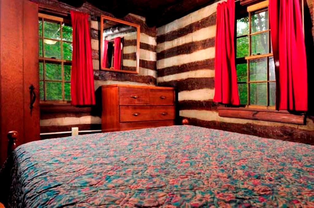 Cacapon State Park Lodge Бъркли Спрингс Стая снимка